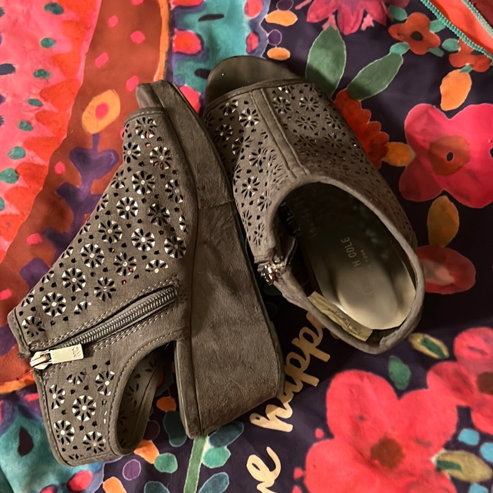 Kenneth Cole Grey Shoes -